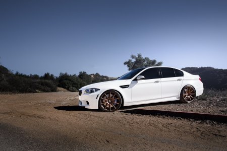 BMW m5 белый седан