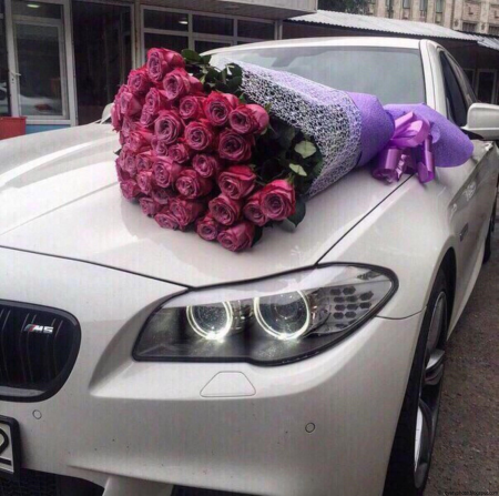 Машины БМВ С цветами
