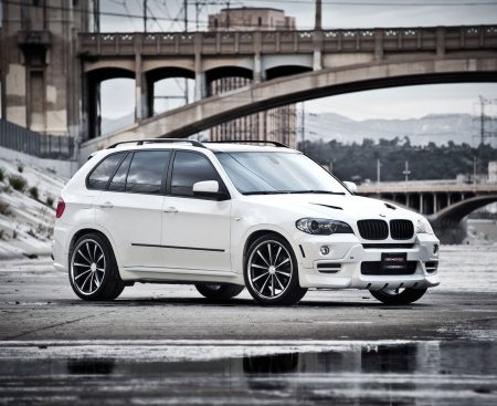 БМВ е70 белый