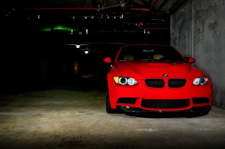 BMW e92 ярко красная