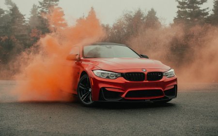 Красная BMW обои