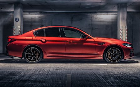 BMW m5 f90 Competition красная