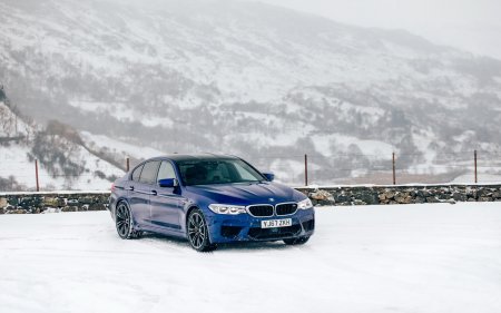 BMW m5 f10 снег