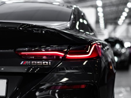 BMW 850i зад
