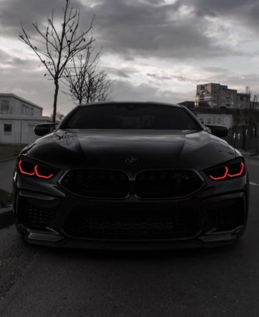 БМВ м8 черная