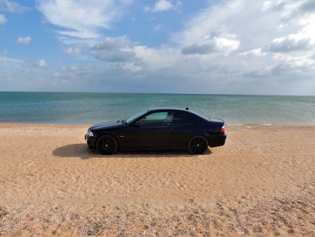 Море и БМВ е60