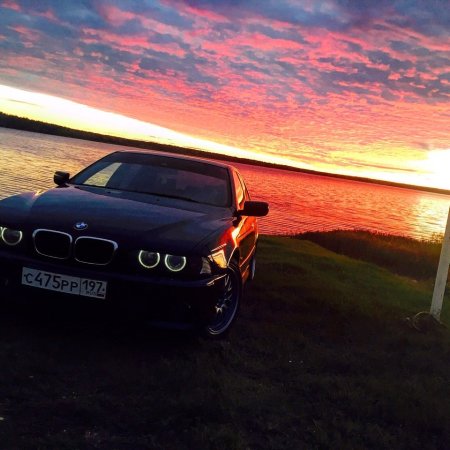 БМВ м5 ф90 на закате