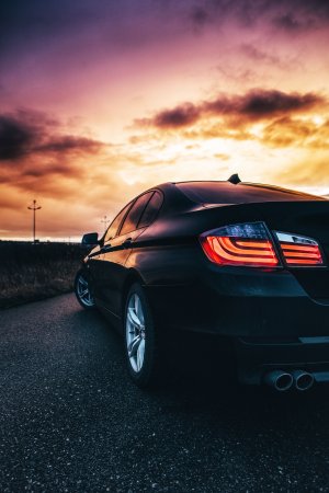 Машина на закате