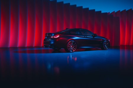 БМВ м5 неоновая