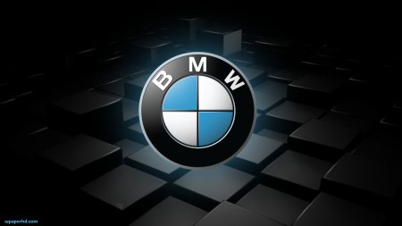 BMW знак на черном фоне