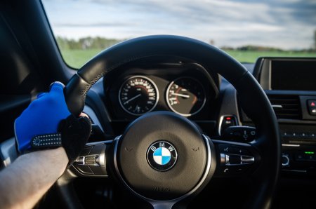 Машинка руль BMW i8