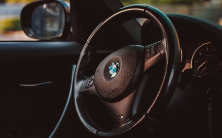 За рулем БМВ