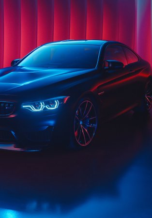 BMW m5 Competition в неоне