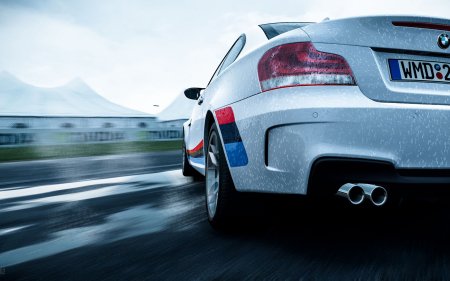 BMW m1 вид сзади