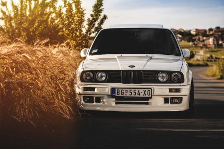 BMW e30 белая
