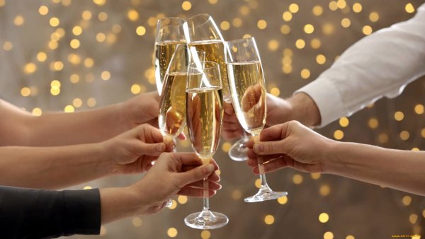 Бокалы с шампанским