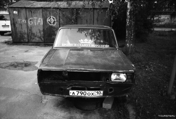 ВАЗ 2106 Бродяга на лобовом стекле