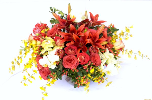 Дизайнерский букет на белом фоне