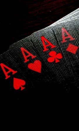 Черные тузы на черном фоне