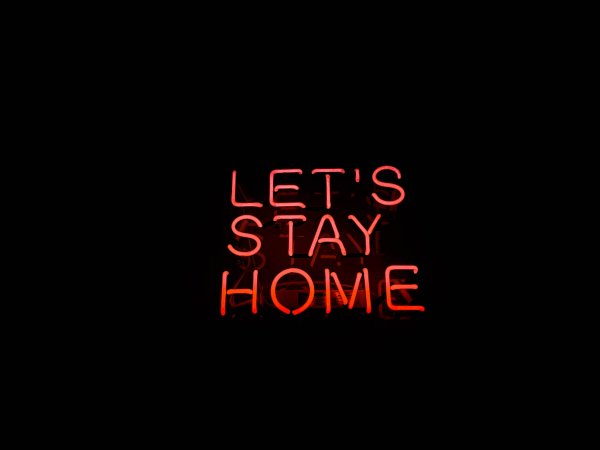 Чёрные обои с надписью