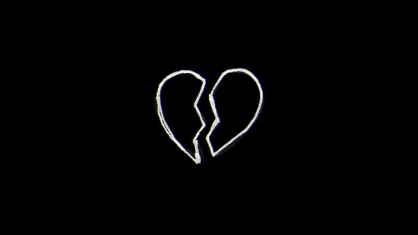 Половина сердца на черном фоне