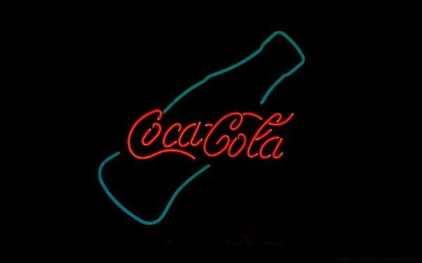 Неоновые надписи на темном фоне