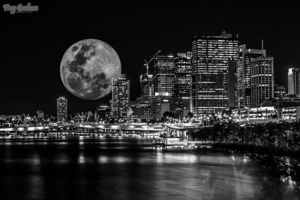 Ночной город черно белый