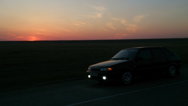 ВАЗ 2114 чёрная в темноте