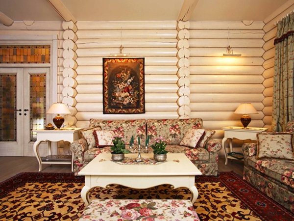 Гостиная Прованс Кантри в бревенчатом доме