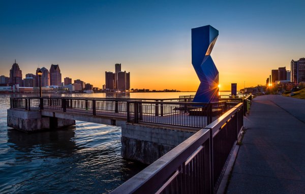 Набережная реки в Детройте