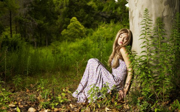 Фотомодели в лесу
