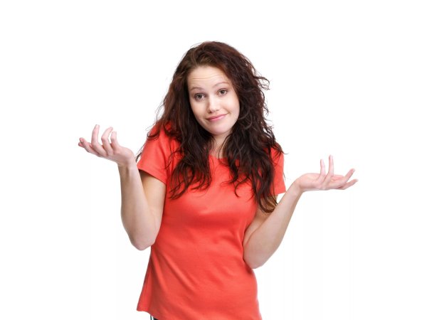 Девушка разводит руками