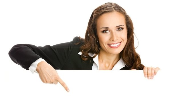 Человек показывает вниз