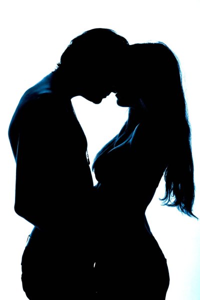 Силуэт девушки и мужчины