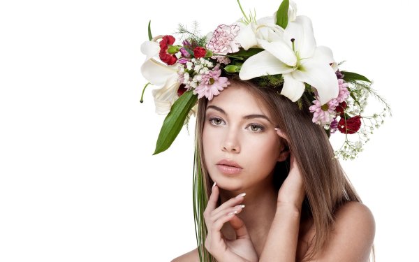 Красивая женщина с цветами