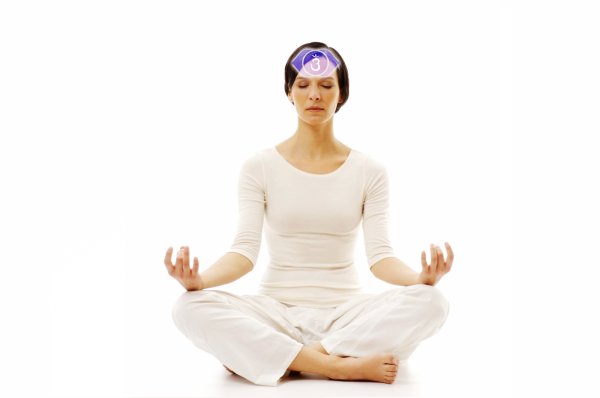 Женщина в позе лотоса