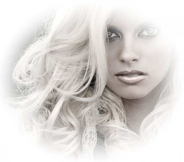 Женщина на прозрачном фоне