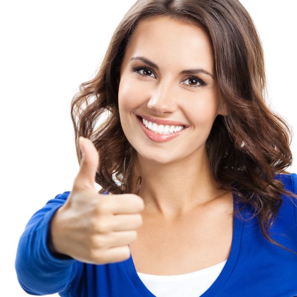 Девушка с большим пальцем