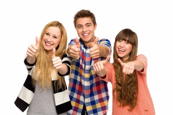 Подросток на белом фоне