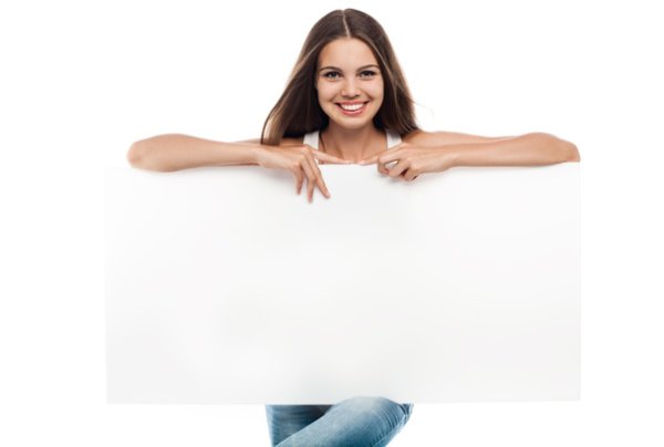Красивая девушка с плакатом