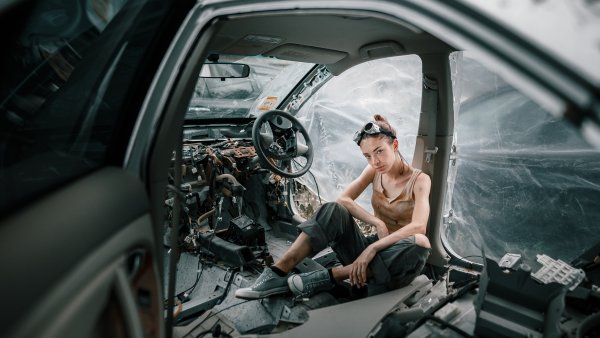 Девушка механик