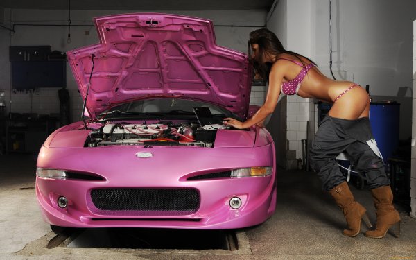 Девушка с запчастями