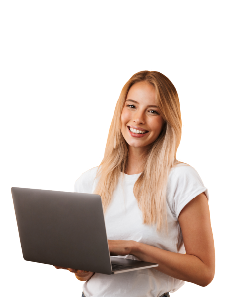 Девушка за ноутбуком