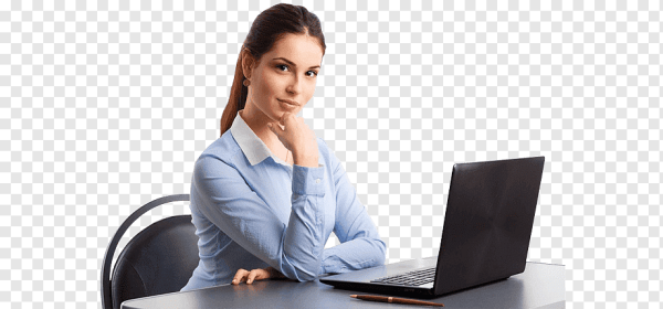 Девушка в костюме за компьютером