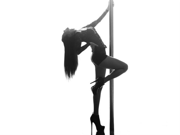 Девушка на шесте