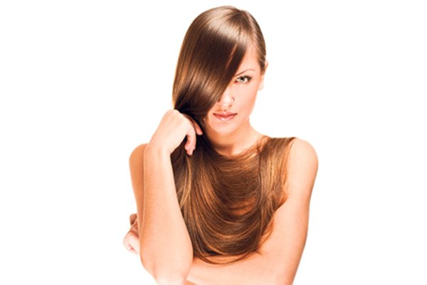 Длинные волосы на белом фоне