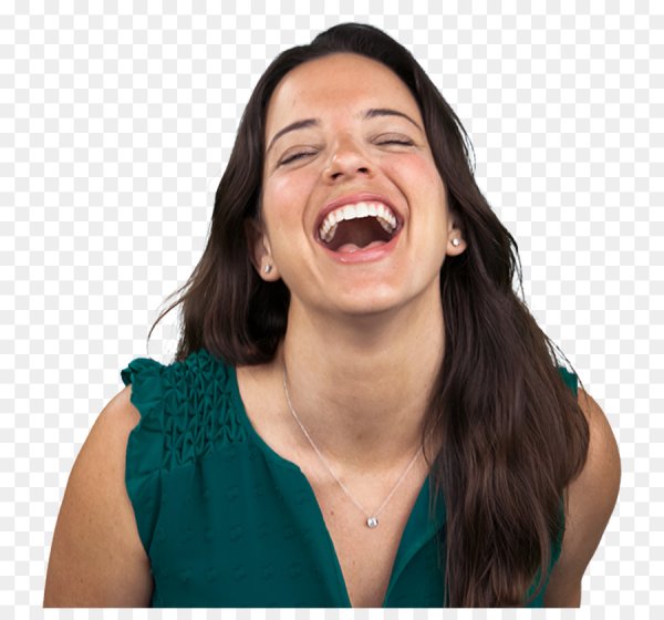 Девушка хихикает