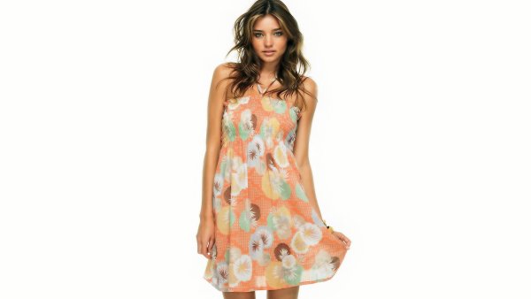 Миранда Керр на белом фоне