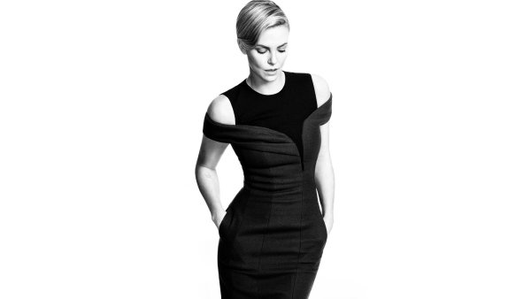 Шарлиз Терон в черном платье