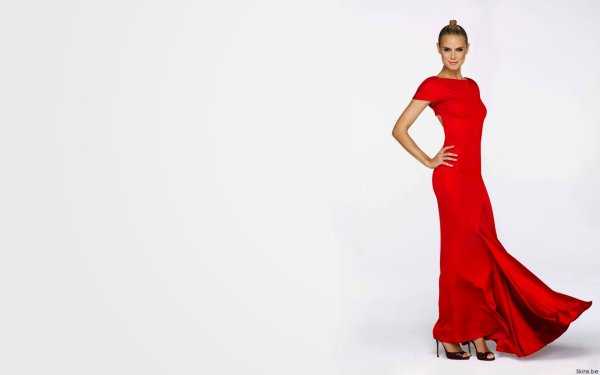 Платье на белом фоне